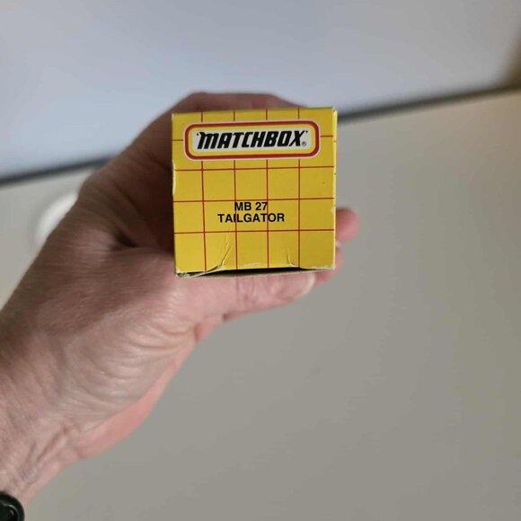 NIB Matchbox Tailgator Die Cast toy car - 1995 Animal Series - Vintage Lt Green - Picture 2 of 5